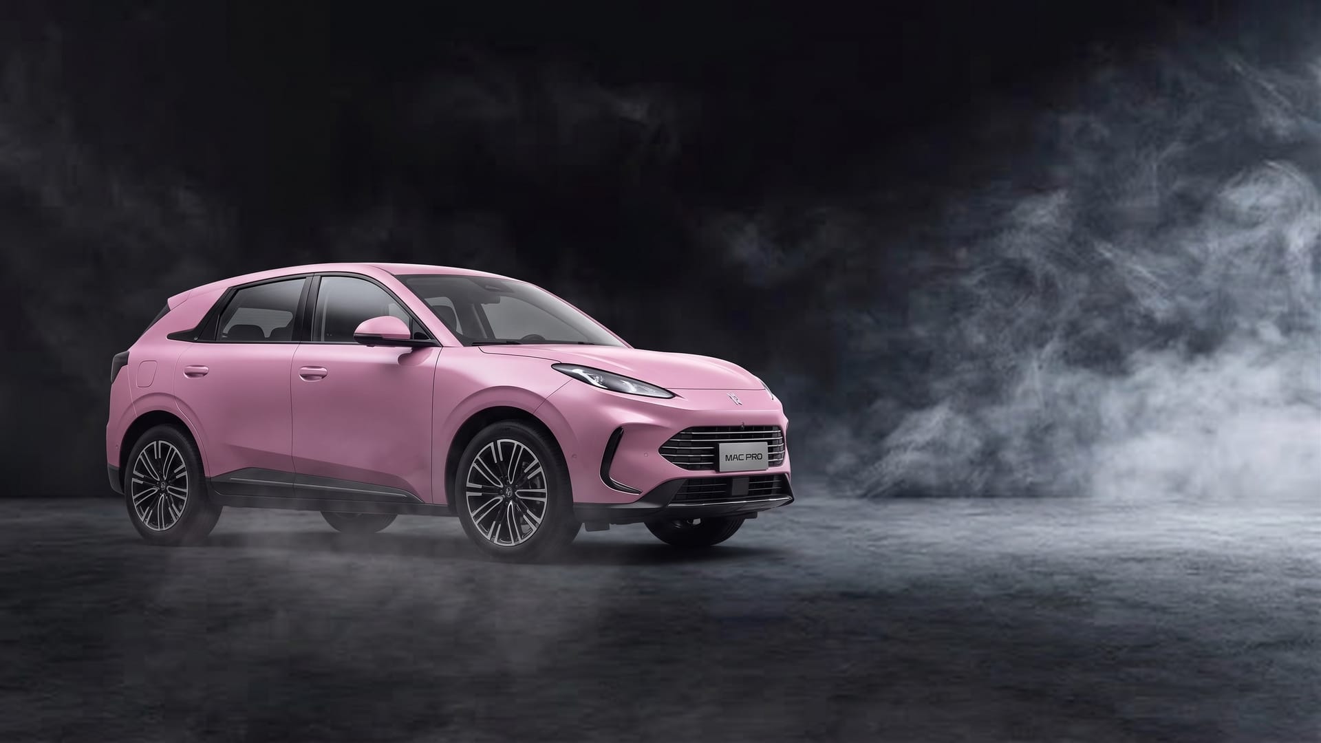 SUV BAIC em estúdio com fumaça