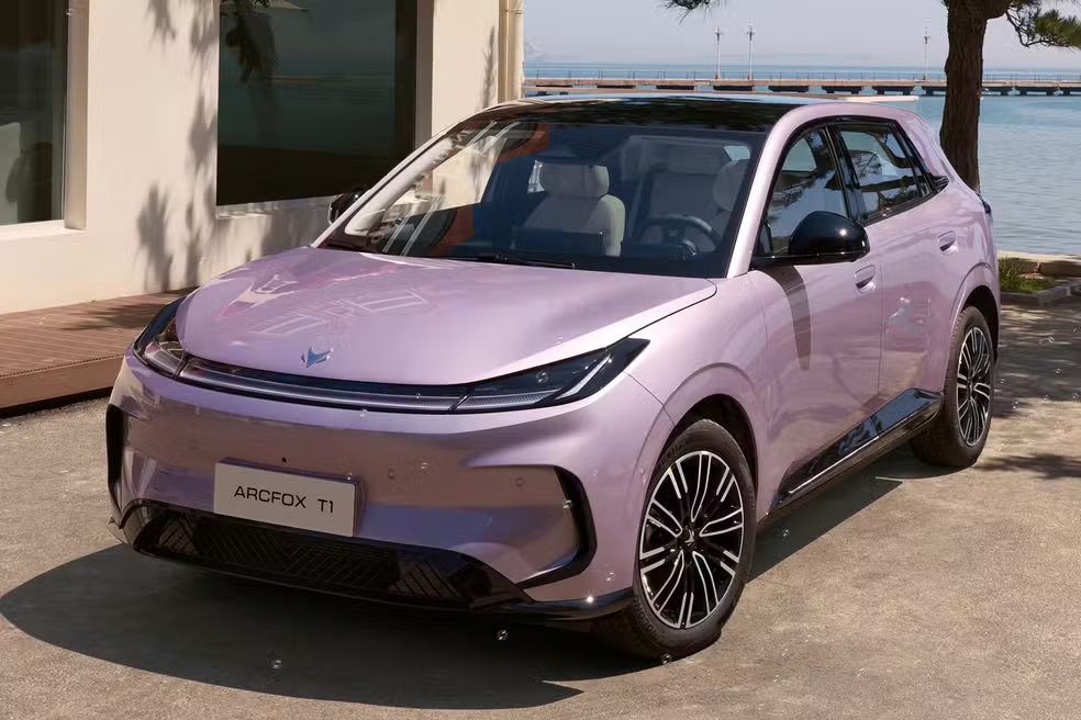 BAIC Arcfox T1 — Hatch/Crossover Compacto